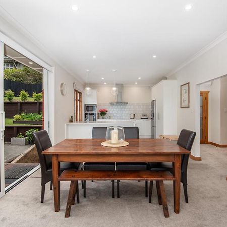 Stunning Family Home In Andersons Bay Dunedin Zewnętrze zdjęcie